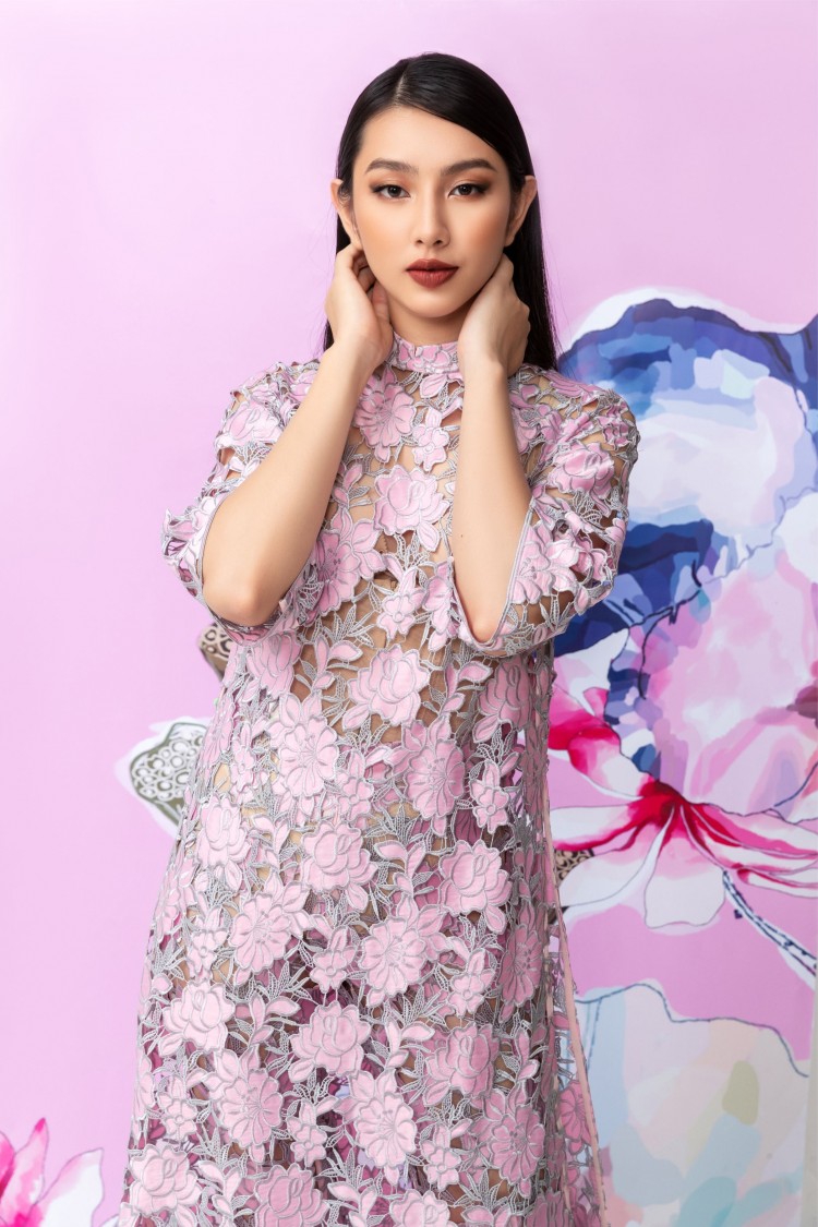 MISS THUY TIEN IN FLOWER-LACE AODAI COLLECTION