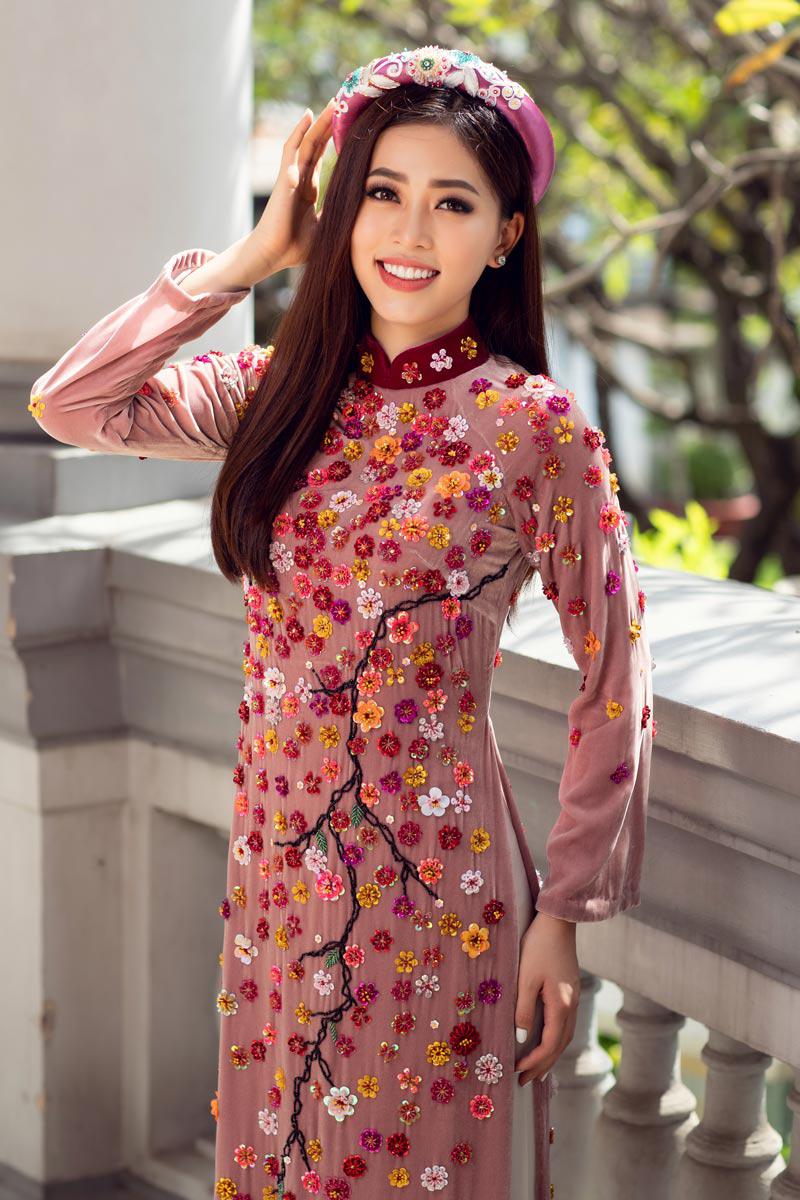 tieu vy cung hai a hau xung xinh ao dai hoa chuan bi san sang cho ngay tet can ke - 6