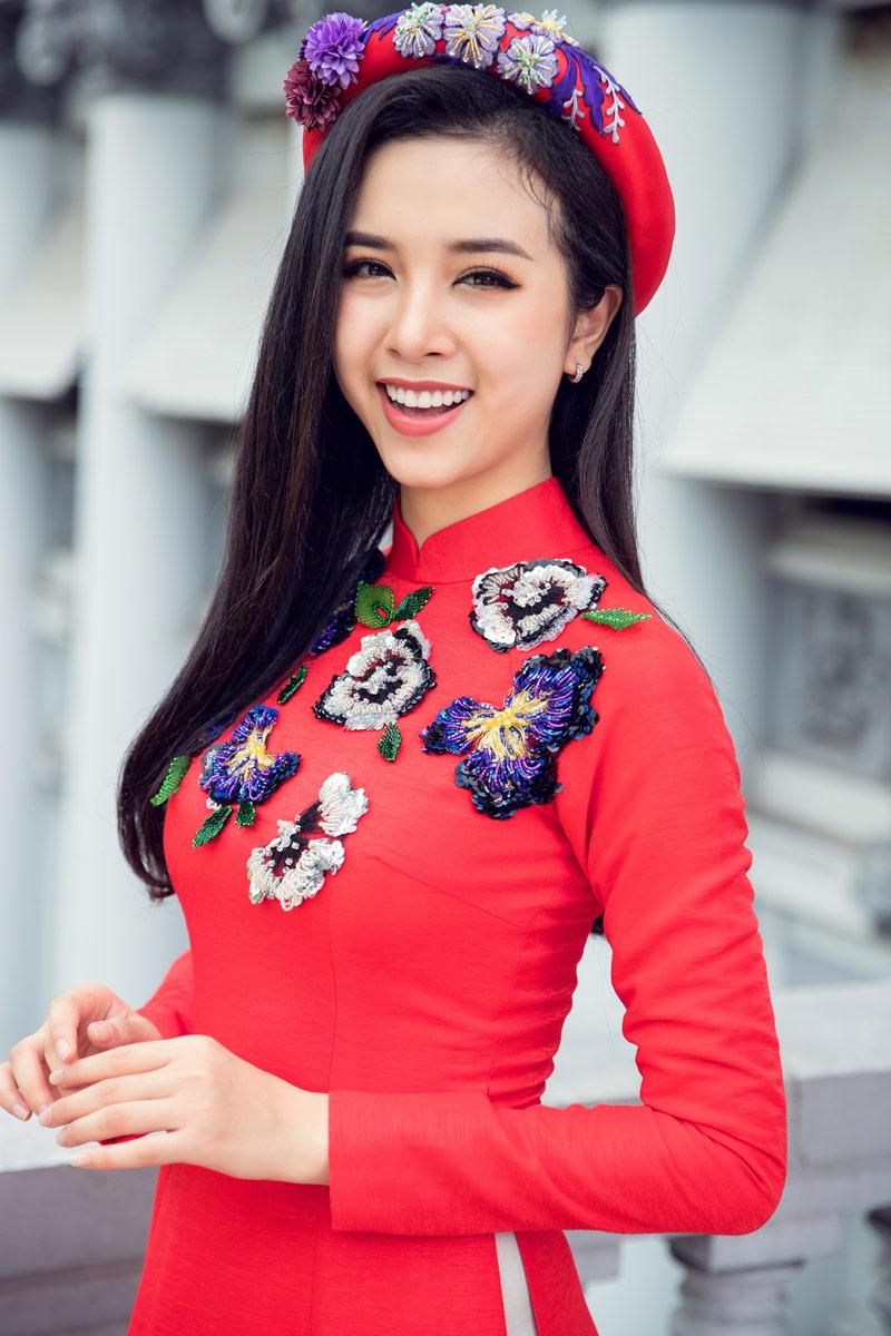 tieu vy cung hai a hau xung xinh ao dai hoa chuan bi san sang cho ngay tet can ke - 11