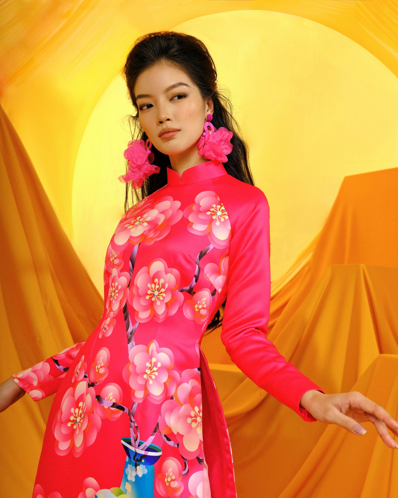 Thuy Design House presented a collection of ao dai for Tet with 3D printed patterns